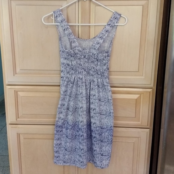 [LIKE 🆕]: White/Blue 2-Pocket Dress - Picture 2 of 3